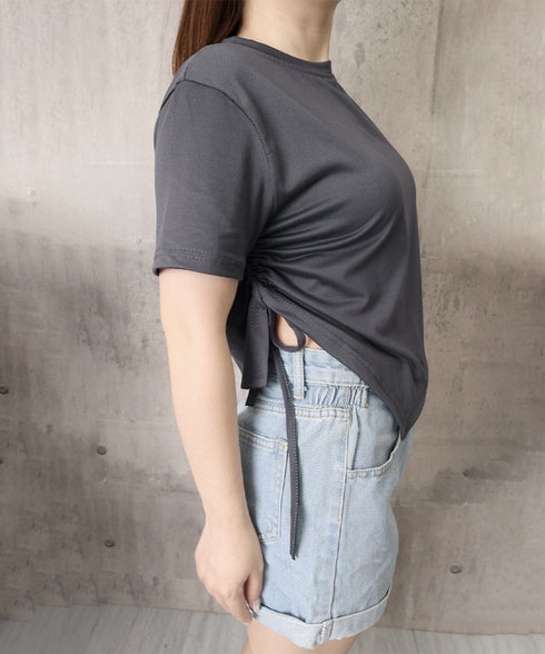レディース アシンメトリー Tシャツ シンプル リボンドロストトップス 抜け感 シャーリング半袖 薄手 サイド絞り半袖 韓国風 ドロスト Tシャツ 95DUANXIU-002