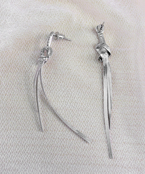 韓国風ロングチェーンピアス 揺れるピアス ラインストーンピアスレディース 大人かわいいノットピアス ツイストピアスぶら下がり キラキラ華奢ピアス ゴージャスピアス 97SHIPIN-001