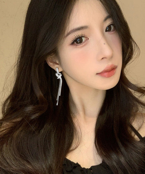 韓国風ロングチェーンピアス 揺れるピアス ラインストーンピアスレディース 大人かわいいノットピアス ツイストピアスぶら下がり キラキラ華奢ピアス ゴージャスピアス 97SHIPIN-001