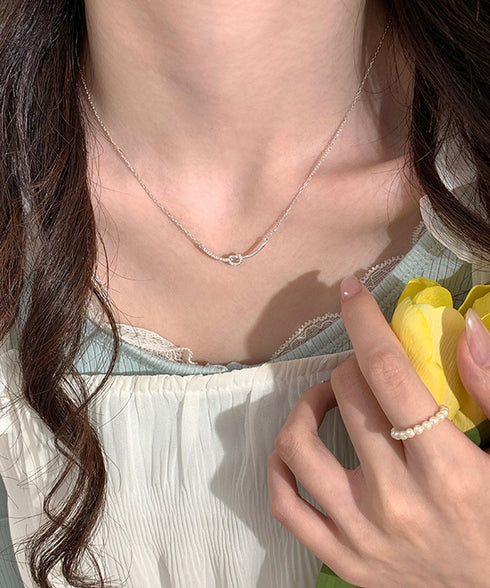 ノット風 細めチェーンネックレス 結婚式 可愛い チェーンチョーカー上品ネックレス 韓国風 シルバー アクセサリー おしゃれ首飾り ファッション小物 人気 通勤 98WEIHUA-001