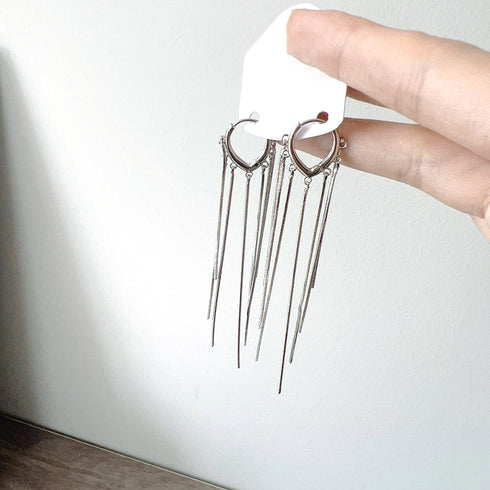 ロングタッセルピアス 揺れる 韓国風 アクセサリー きらきら おしやれ 20代30代 小顔見え 耳飾り チェーンピアス 韓国ファッション 大人 上品 98GUSHI-001