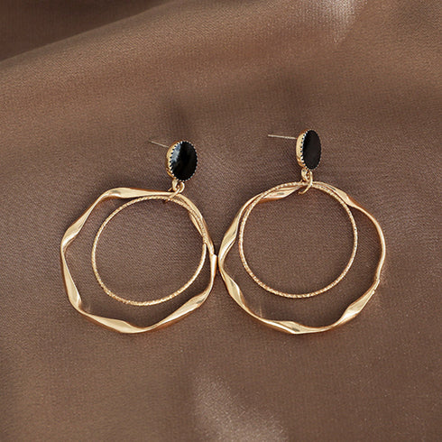 ピアス 2連フープピアス 幾何学模様 レディース おしゃれ ゴールド 変形 ジュエリー 韓国風 揺れる 個性的 人気 98HMEI-001