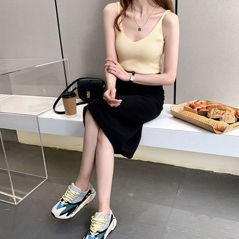 リブニットキャミソール フロントVカット レディース きれいめ ノースリーブ ニットトップス おしゃれ レイヤードコーデ 細肩紐 韓国風 アンダーウェア シンプル 98JUNHAO-001