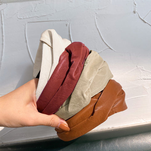 レディース ツイスト カチューシャ 幅広 ヘアアクセサリー フェイクレザー おしゃれ パーティ 女性用 韓国ファッション 98XC-001