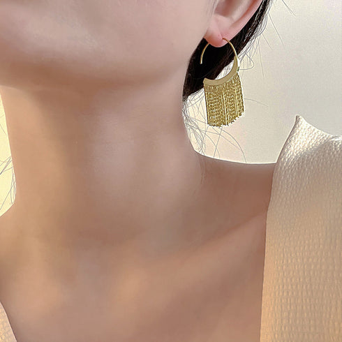 タッセルフープピアス メタルピアス 揺れるピアス スイング アクセサリー 可愛い スタイリッシュ 両耳用 2色ゴールド シルバー メタルフリンジピアス 98ZHIX-001