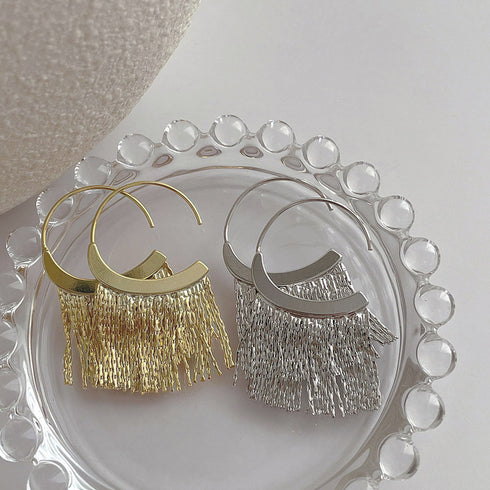 タッセルフープピアス メタルピアス 揺れるピアス スイング アクセサリー 可愛い スタイリッシュ 両耳用 2色ゴールド シルバー メタルフリンジピアス 98ZHIX-001