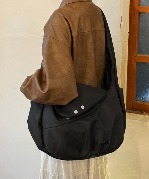 ショルダーバッグ A4大容量 ナイロン黒 レディース 肩掛け ユニセックス 多収納 カジュアル おしゃれ お出かけ 無地マザーズバッグ 旅行 ストリートかばん 99CCPJ-007