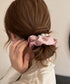 サテンヘアゴム シュシュ パール付き レディース まとめ髪 ヘアアレンジ 大人可愛い おしゃれ オルチャン 髪留め 人気 デート 発表会 女子会 99ZYSP-002