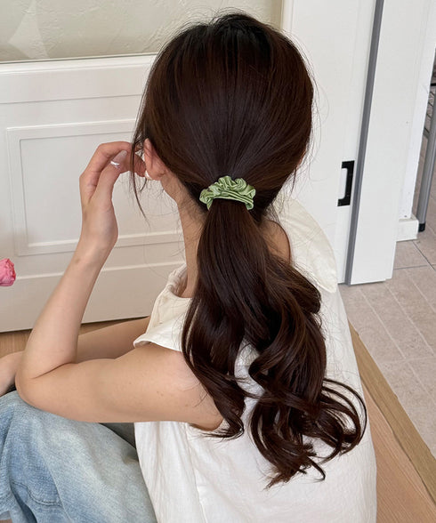 シュシュ サテンプリーツ 韓国風ヘアゴム レディース ヘアアクセサリー 大人可愛い髪留め フェミニン シンプル おしゃれ オフィスカジュアル プレゼント 女子会 99ZYSP-003