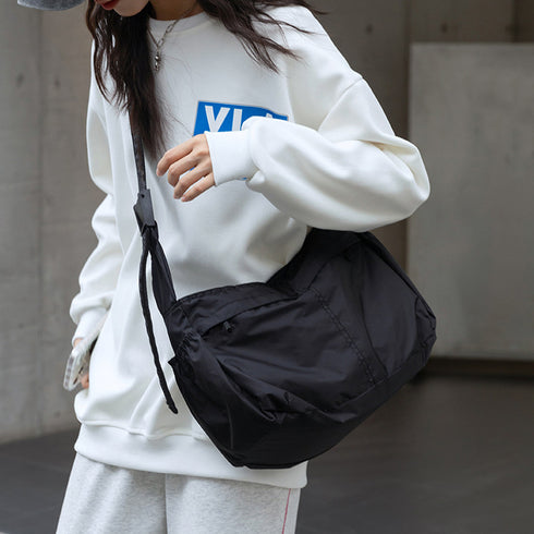 ショルダーバッグ 大容量 ナイロン 黒 レディース 肩掛け 斜め掛けバッグ 韓国 ユニセックス シンプル 通学 多収納 軽量かばん カジュアル ストリート 旅行 99CCPJ-001