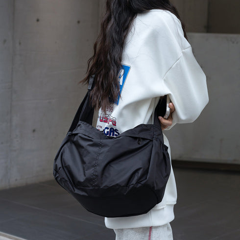 ショルダーバッグ 大容量 ナイロン 黒 レディース 肩掛け 斜め掛けバッグ 韓国 ユニセックス シンプル 通学 多収納 軽量かばん カジュアル ストリート 旅行 99CCPJ-001