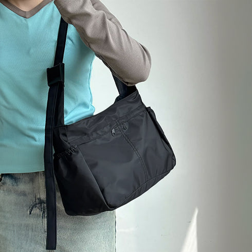 ショルダーバッグ 大容量 ナイロン 黒 レディース 肩掛け 斜め掛けバッグ 韓国 ユニセックス シンプル 通学 多収納 軽量かばん カジュアル ストリート 旅行 99CCPJ-001