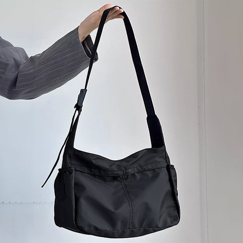 ショルダーバッグ 大容量 ナイロン 黒 レディース 肩掛け 斜め掛けバッグ 韓国 ユニセックス シンプル 通学 多収納 軽量かばん カジュアル ストリート 旅行 99CCPJ-001
