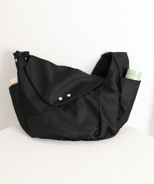 ショルダーバッグ A4大容量 ナイロン黒 レディース 肩掛け ユニセックス 多収納 カジュアル おしゃれ お出かけ 無地マザーズバッグ 旅行 ストリートかばん 99CCPJ-007