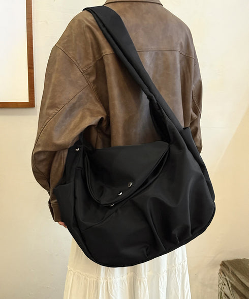 ショルダーバッグ A4大容量 ナイロン黒 レディース 肩掛け ユニセックス 多収納 カジュアル おしゃれ お出かけ 無地マザーズバッグ 旅行 ストリートかばん 99CCPJ-007