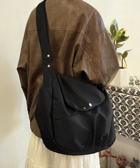 ショルダーバッグ A4大容量 ナイロン黒 レディース 肩掛け ユニセックス 多収納 カジュアル おしゃれ お出かけ 無地マザーズバッグ 旅行 ストリートかばん 99CCPJ-007