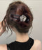 ヘアクリップ バンスクリップ 合成樹脂花 レディース ヘアアクセ 大人 まとめ髪 お洒落 雑貨 髪飾り 髪留め 結婚式 演奏会 可愛い 女子会 韓国ファッション 99JXSP-008