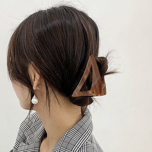 ヘアクリップ トライアングル くり抜き バンスクリップ べっ甲柄 アクリル 大人っぽい 可愛い まとめ髪 オルチャン アクセ 髪留め 大人気 韓国風 髪飾り 99SXDZ-001