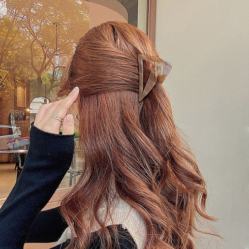 ヘアクリップ トライアングル くり抜き バンスクリップ べっ甲柄 アクリル 大人っぽい 可愛い まとめ髪 オルチャン アクセ 髪留め 大人気 韓国風 髪飾り 99SXDZ-001