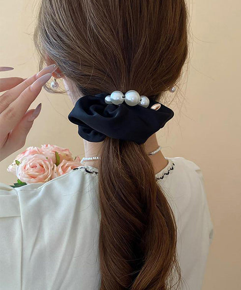 サテンヘアゴム シュシュ パール付き レディース まとめ髪 ヘアアレンジ 大人可愛い おしゃれ オルチャン 髪留め 人気 デート 発表会 女子会 99ZYSP-002