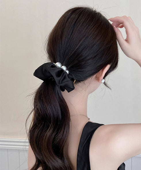サテンヘアゴム シュシュ パール付き レディース まとめ髪 ヘアアレンジ 大人可愛い おしゃれ オルチャン 髪留め 人気 デート 発表会 女子会 99ZYSP-002