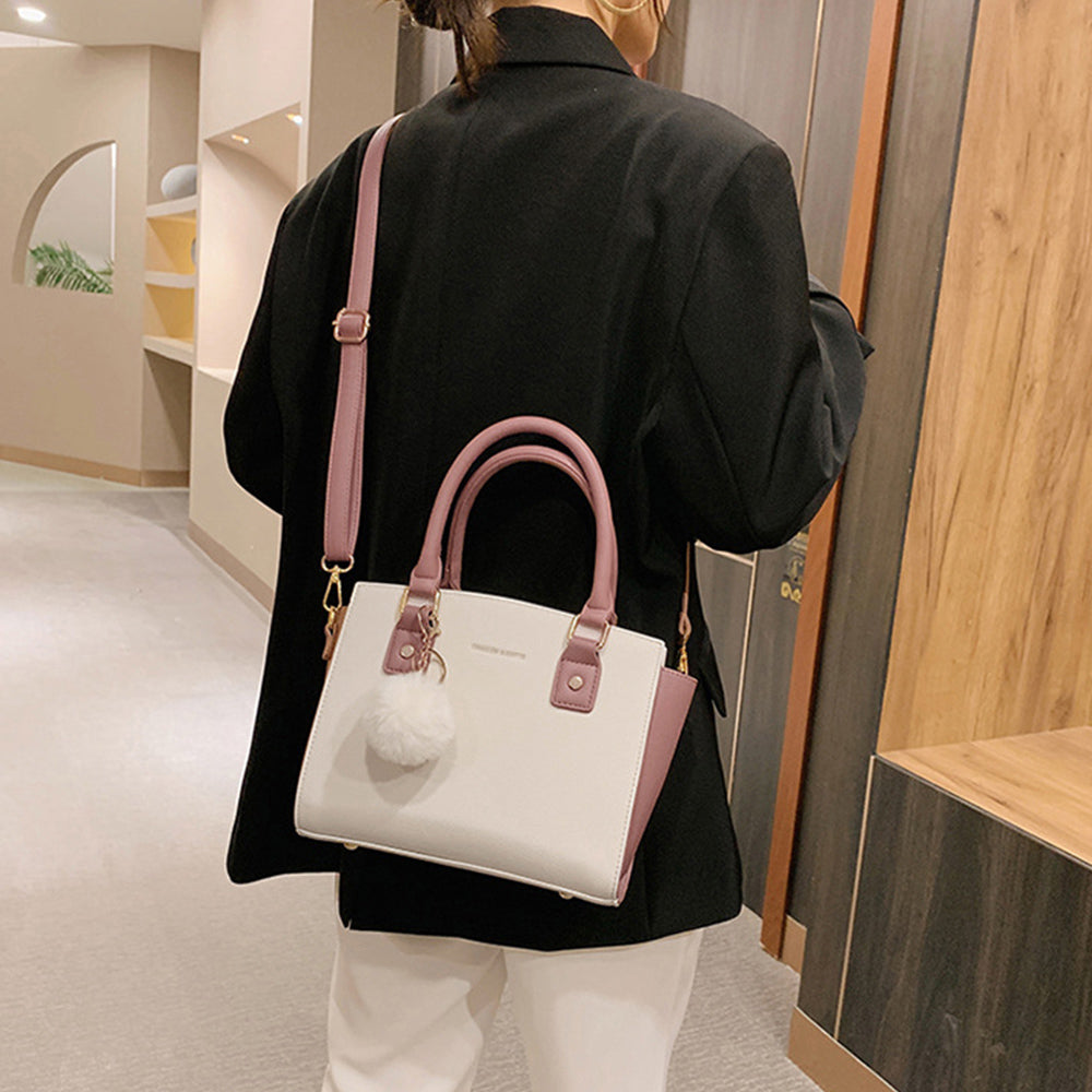 斜めがけバッグ ファーチャーム付き アイボリー*ダースティピンク