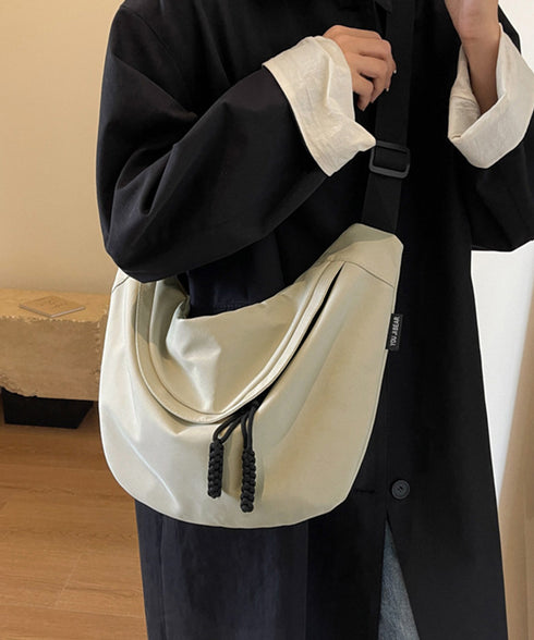 ホーボーバッグ 三日月型ショルダーバッグ 軽量バッグ レディース 斜めがけバッグ 使いやすい 肩掛けカバン ユニセックス 軽いボディバッグ 大きめバッグ 男女兼用 TZM-301