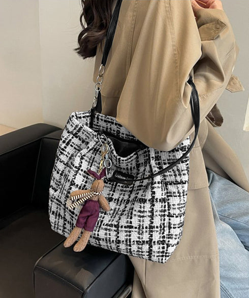 チェック柄トートバッグ ツイード風鞄軽量 肩掛けカバン チェーンショルダー 通勤通学バッグ レディース オフィスカジュアル ぬいぐるみチャーム付き鞄 ハンドバッグ TZM-330