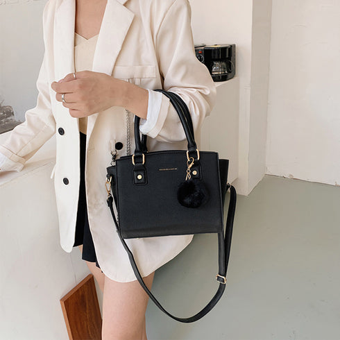 斜めがけバッグ ファーチャーム付き 斜めがけバッグ ファーチャーム付き ミニハンドバッグ オフィス トートバッグ GRUN-003