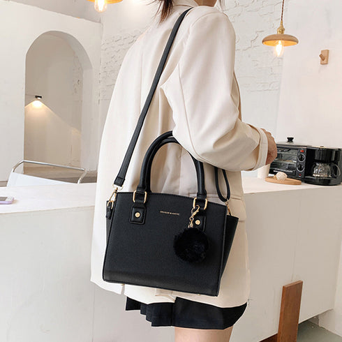 斜めがけバッグ ファーチャーム付き 斜めがけバッグ ファーチャーム付き ミニハンドバッグ オフィス トートバッグ GRUN-003