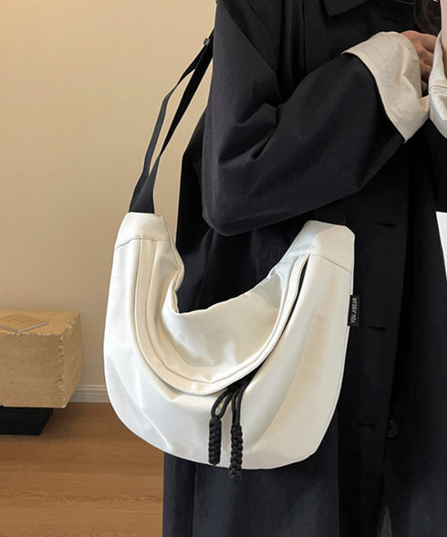 ホーボーバッグ 三日月型ショルダーバッグ 軽量バッグ レディース 斜めがけバッグ 使いやすい 肩掛けカバン ユニセックス 軽いボディバッグ 大きめバッグ 男女兼用 TZM-301