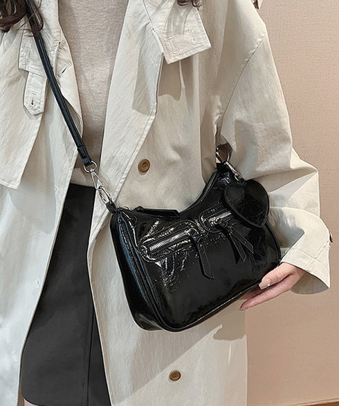 レトロショルダーバッグ ハートチャーム付 レディース 斜め掛け鞄 PUレザー肩掛けカバン 大人可愛いミニ鞄 韓国風 カジュアル ハンドバッグ 多収納 ストリート鞄 TZM-328