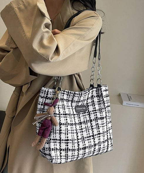 チェック柄トートバッグ ツイード風鞄軽量 肩掛けカバン チェーンショルダー 通勤通学バッグ レディース オフィスカジュアル ぬいぐるみチャーム付き鞄 ハンドバッグ TZM-330