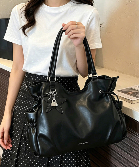 スターチャーム付きショルダートートバッグ フェイクレザー2WAYバッグ レディース 斜めがけバッグ大きめA4 韓国風 通勤通学鞄おしゃれ肩掛けバッグボストンバッグ TZM-341