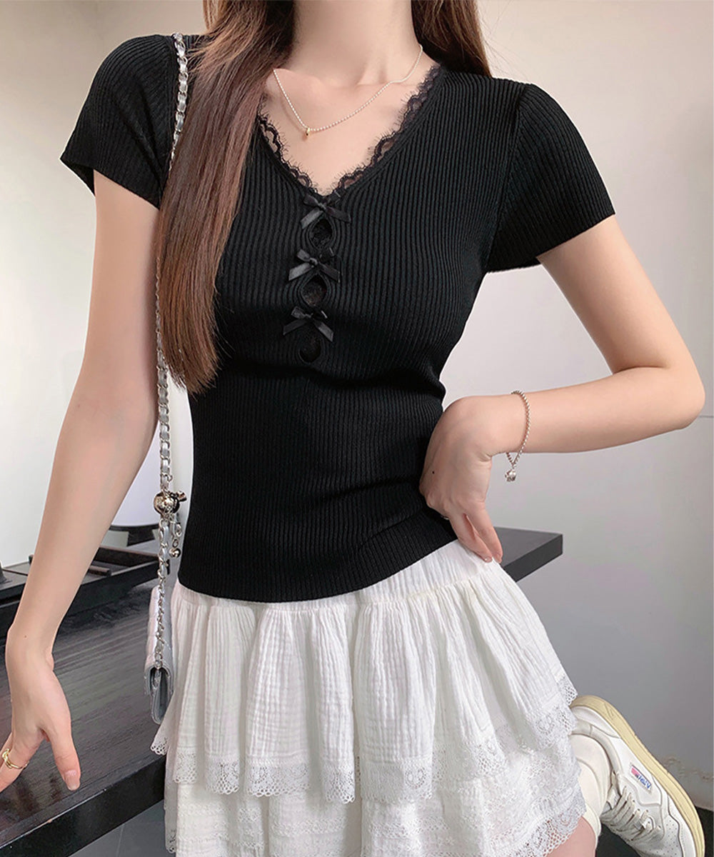 リボンレース付きリブニット Vネック夏服 レディース フェミニン プチプラサマーニット 韓国風 スリムフィットニット 大人可愛いカットソー きれいめ 細身Tシャツ 24TPS-040