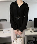 レイヤード風シャツブラウスベルト付き春服 オーバーサイズ 切り替えシャツブラウス レディース Vネックトップス 体型カバー無地トップス 襟付きゆったりブラウス春秋 24TPS-072