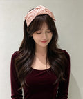 ツイストワイドカチューシャ幅広ヘアバンド 大人可愛い幅広カチューシャ 上品プリーツ髪飾り韓国風ヘアアクセサリー クロスターバン小顔見え シワ加工ヘッドバンド洗顔用 2JUNSHAN-002