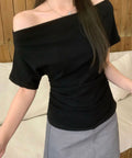オフショルダーカットソー サイドギャザー ワンショルダーtシャツ レディース  ボートネック 肩見せTシャツ 薄手夏t 大人カジュアル 半袖夏服 ボーダーtシャツ 6CCFS-002