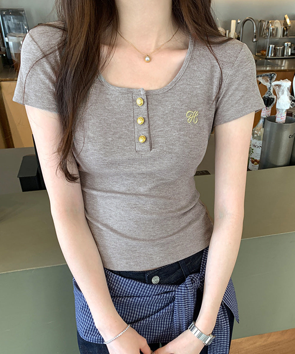 ヘンリーネック 半袖Tシャツワンポイント レディースタイトトップス細見え 刺しゅうロゴtシャツフロントボタンリブカットソー大人可愛いサマーニットカジュアルきれいめ 6MZYP-001