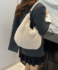 もこもこトートバッグエコファー秋冬バッグ レディースふわふわワンショルダーバッグ 大人かわいいフェイクファー肩掛けバッグ軽量A4大容量 斜め掛けバッグ おしゃれ鞄 6ZMIN-010