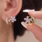 ピアス 花モチーフ レディース きらきら ゴールド
