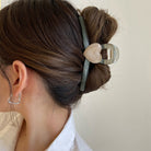 ヘアクリップ バンスクリップ 樹脂ハート グレー