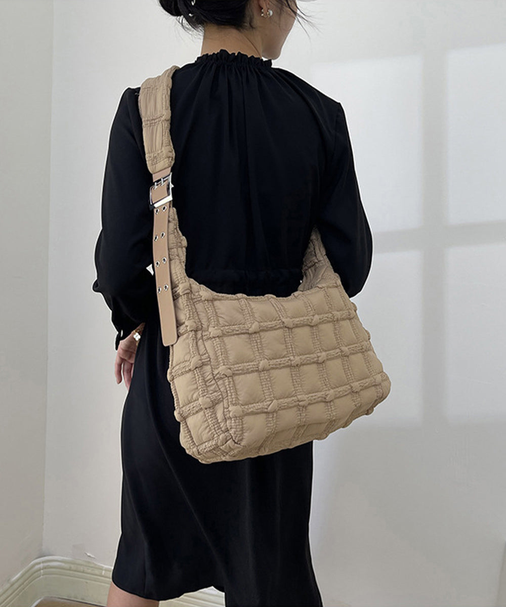 キルティングショルダーバッグ大容量軽量鞄 ベージュ